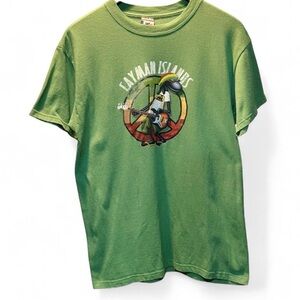 Green Vintage Cayman Islands T-shirt size medium  P-P 20” Length 27 Iguana